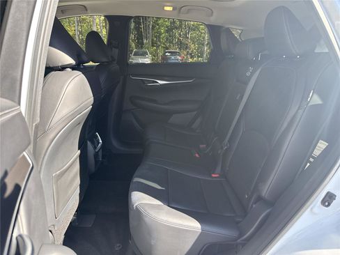 Certified 2025 INFINITI QX50 Luxe image 9