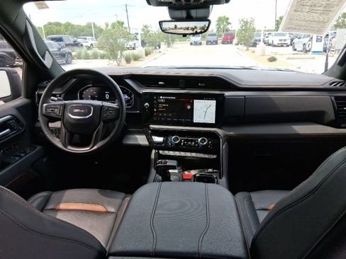 Used 2025 GMC Sierra 1500 AT4 w/ AT4 Premium Package AWD/4WD image 10