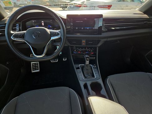 Used 2025 Volkswagen Jetta Sport image 7