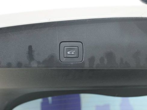 Used 2025 Buick Encore GX Avenir w/ Avenir Technology Package AWD/4WD image 14