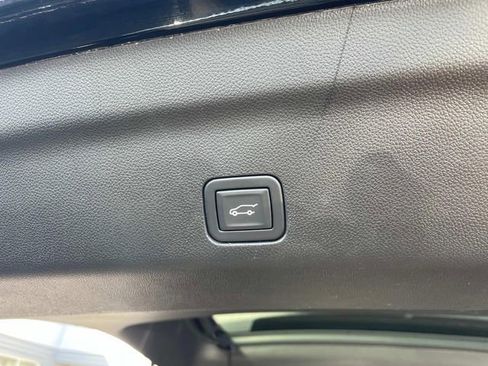 Used 2023 Chevrolet Tahoe LT image 8