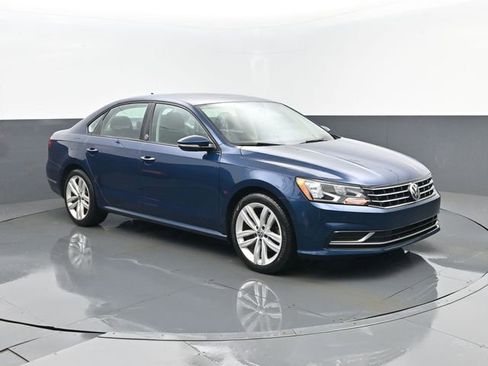 Used 2019 Volkswagen Passat 2.0T Wolfsburg image 3