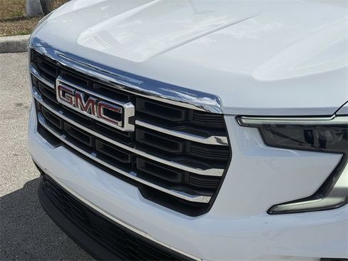 Used 2025 GMC Acadia Elevation image 7