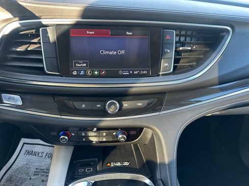 Used 2023 Buick Enclave Essence image 18