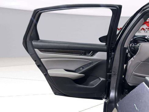 Used 2018 Honda Accord Touring image 31