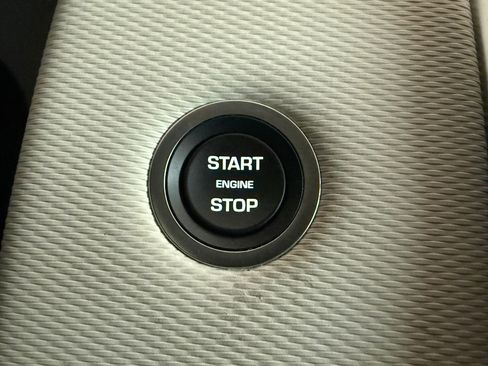 Used 2025 Land Rover Discovery Sport Dynamic SE image 30