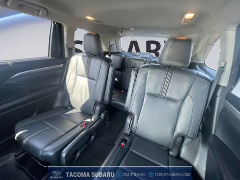 Used 2018 Toyota Highlander SE AWD/4WD image 16