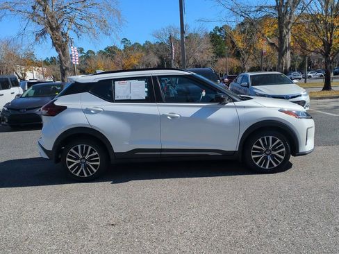 Used 2021 Nissan Kicks SR image 4
