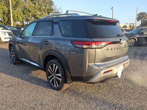 New 2025 Nissan Pathfinder Platinum w/ Black Appearance Package image 6