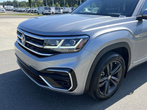 Used 2022 Volkswagen Atlas Cross Sport SEL R-Line AWD/4WD image 10