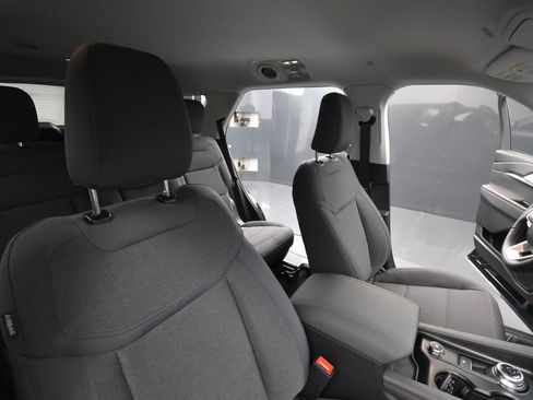 Used 2025 Ford Explorer Active image 17