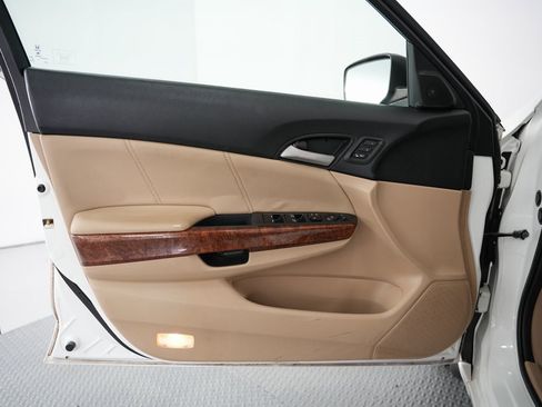 Used 2011 Honda Accord EX-L image 40