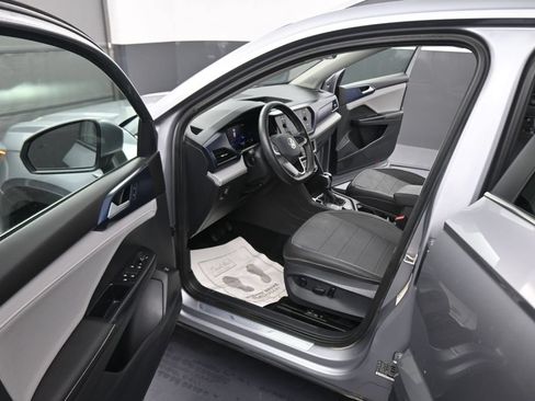 Used 2024 Volkswagen Taos SE w/ Panoramic Sunroof Package AWD/4WD image 41