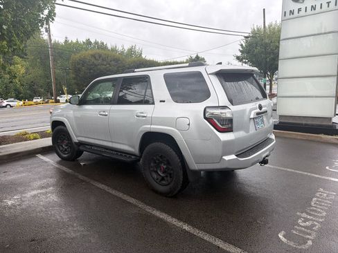 Used 2021 Toyota 4Runner SR5 Premium w/ Moonroof Package AWD/4WD image 12