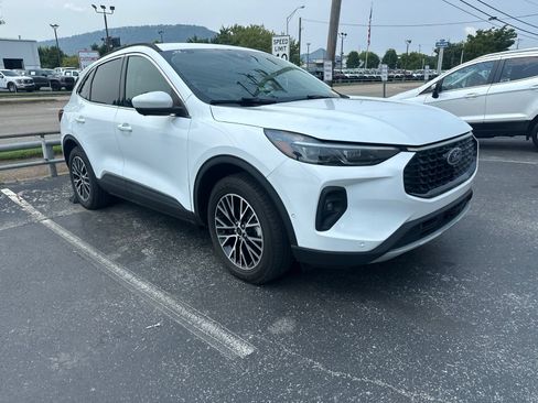 Used 2023 Ford Escape SE w/ PHEV Premium Package FWD image 3