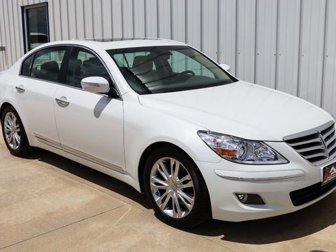 Used 2010 Hyundai Genesis 4.6 image 7