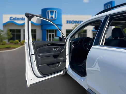 Used 2024 Honda Pilot Touring image 16