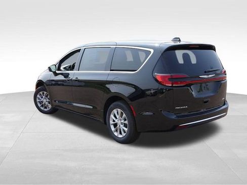 New 2025 Chrysler Pacifica Select image 5