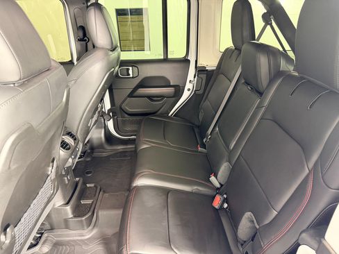 Used 2024 Jeep Wrangler Unlimited Rubicon AWD/4WD image 24