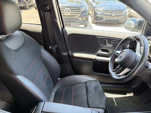 Used 2025 Mercedes-Benz GLA 250 image 11