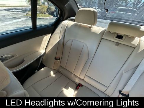 Used 2019 BMW 330i xDrive Sedan w/ Premium Package image 11