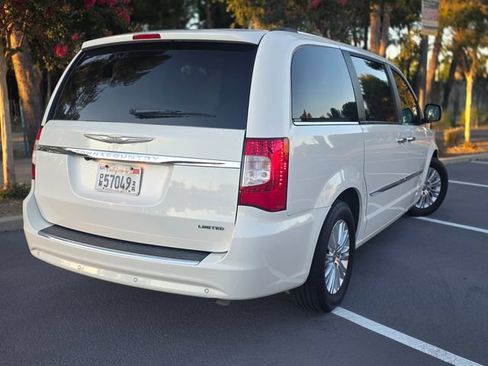 Used 2012 Chrysler Town & Country Limited w/ Luxury Group FWD image 40