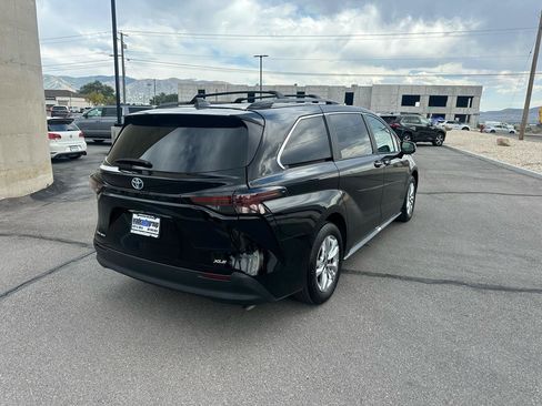 Used 2025 Toyota Sienna XLE w/ XLE Plus Package AWD/4WD image 10