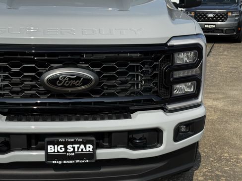 New 2026 Ford F250 Lariat w/ Black Appearance Package AWD/4WD image 5