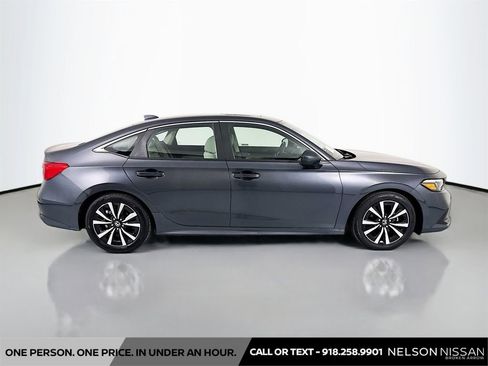 Used 2023 Honda Civic EX image 4