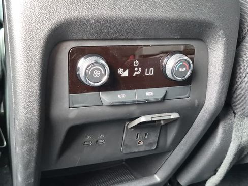 Used 2025 Chevrolet Traverse LT w/ Midnight/Sport Edition FWD image 9