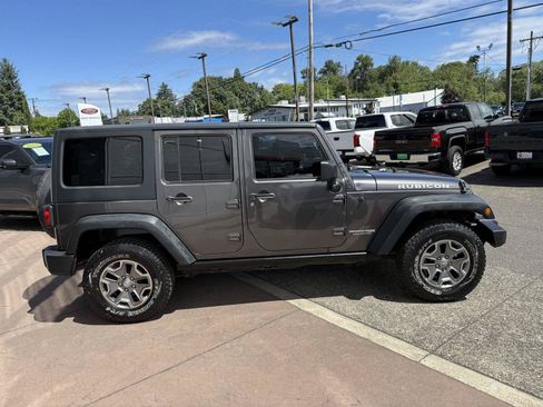 Used 2018 Jeep Wrangler Unlimited Rubicon w/ Connectivity Group AWD/4WD image 7