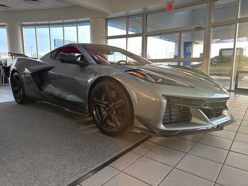 Used 2023 Chevrolet Corvette Z06 w/ Z07 Performance Package image 5