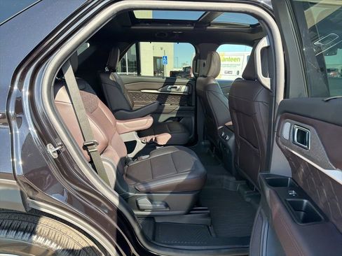 Certified 2025 Ford Explorer Platinum w/ Ultimate Package image 18