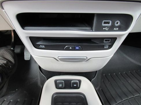 Used 2019 Chrysler Pacifica Touring-L Plus w/ Advanced Safetytec Group image 27