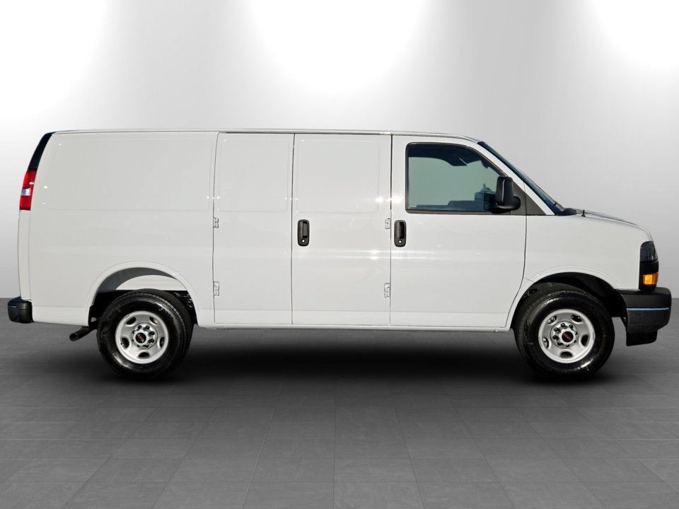 New 2026 GMC Savana 3500 w/ Driver Convenience Package RWD image 5