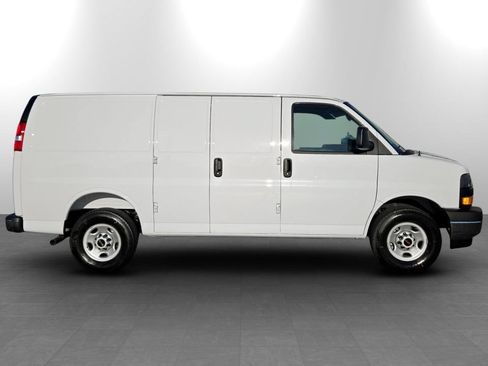 New 2026 GMC Savana 3500 w/ Driver Convenience Package RWD image 5