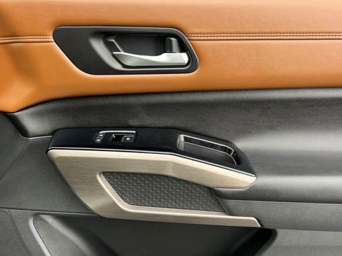 Used 2023 Nissan Pathfinder Platinum image 20