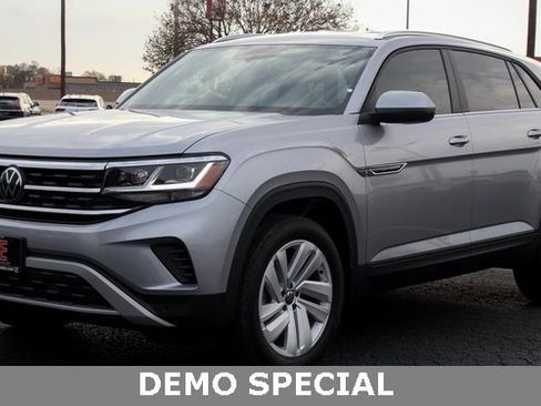 Used 2023 Volkswagen Atlas Cross Sport SE image 3