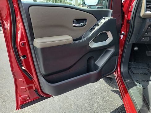 Used 2022 Nissan Frontier SV RWD image 18