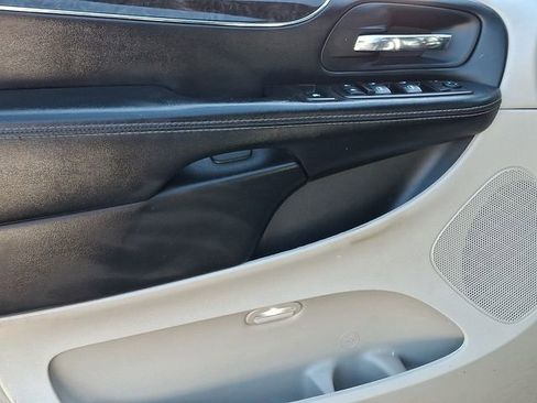 Used 2014 Chrysler Town & Country Touring FWD image 14