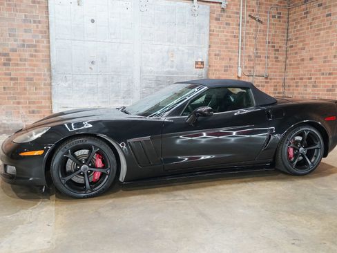 Used 2012 Chevrolet Corvette Grand Sport w/ 3LT Preferred Equipment Group RWD image 9