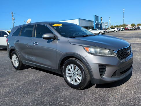 Used 2019 Kia Sorento LX image 2