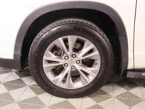 Used 2015 Toyota Highlander XLE FWD image 19