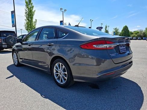 Certified 2017 Ford Fusion SE FWD image 9