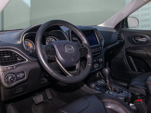 Used 2019 Jeep Cherokee Trailhawk image 6