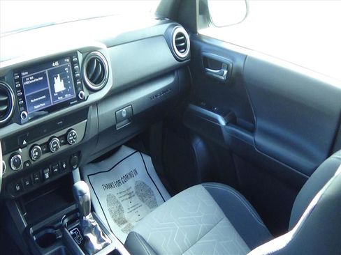 Used 2020 Toyota Tacoma TRD Sport w/ Technology Package image 14