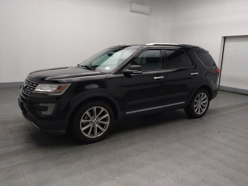 Used 2017 Ford Explorer Limited image 2