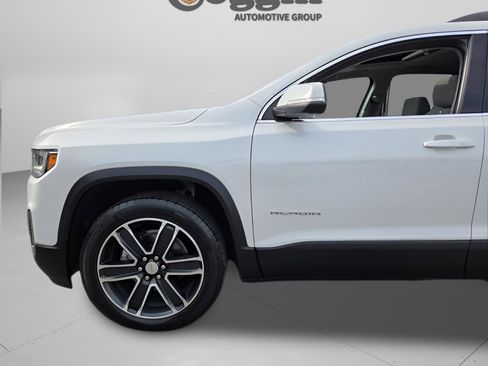 Used 2023 GMC Acadia SLT w/ Technology Package image 9