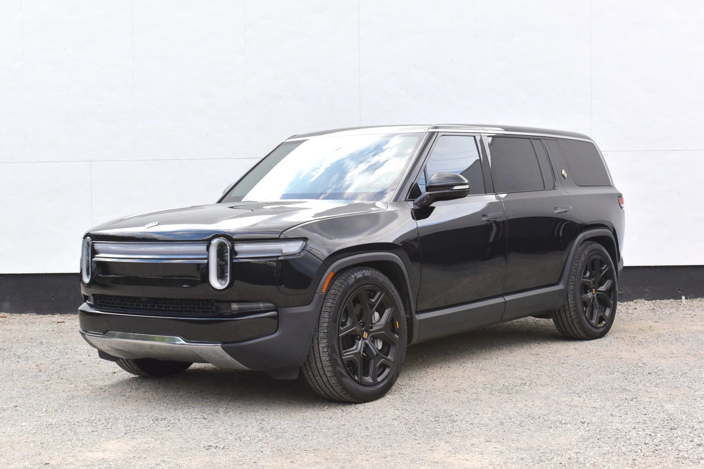 Used 2025 Rivian R1S Adventure Dual AWD/4WD image 8