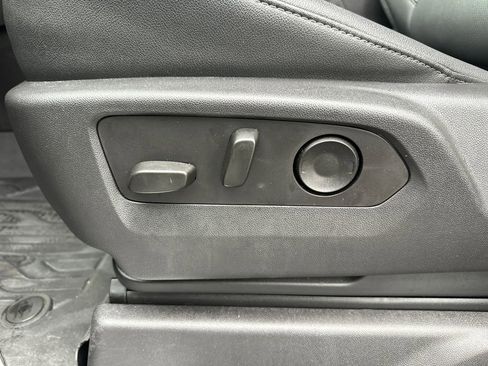 Used 2025 GMC Sierra 1500 SLT w/ SLT Premium Plus Package image 22